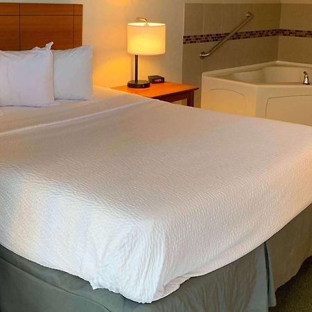 Days Inn By Wyndham Louisville Airport Fair And Expo Center Екстер'єр фото