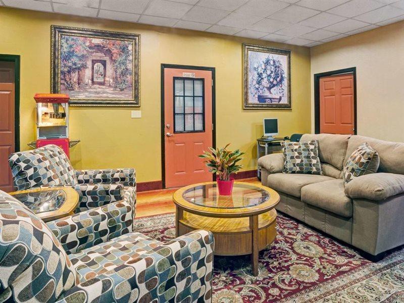 Days Inn By Wyndham Louisville Airport Fair And Expo Center Екстер'єр фото