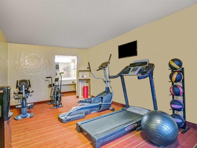 Days Inn By Wyndham Louisville Airport Fair And Expo Center Екстер'єр фото