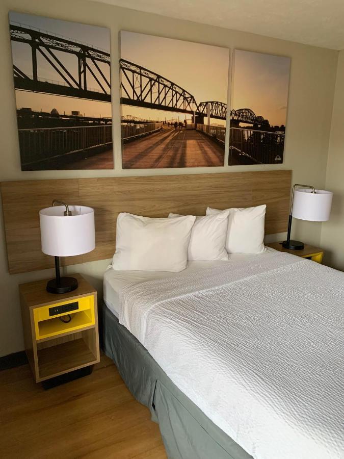 Days Inn By Wyndham Louisville Airport Fair And Expo Center Екстер'єр фото