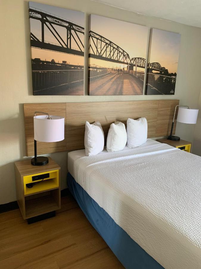 Days Inn By Wyndham Louisville Airport Fair And Expo Center Екстер'єр фото