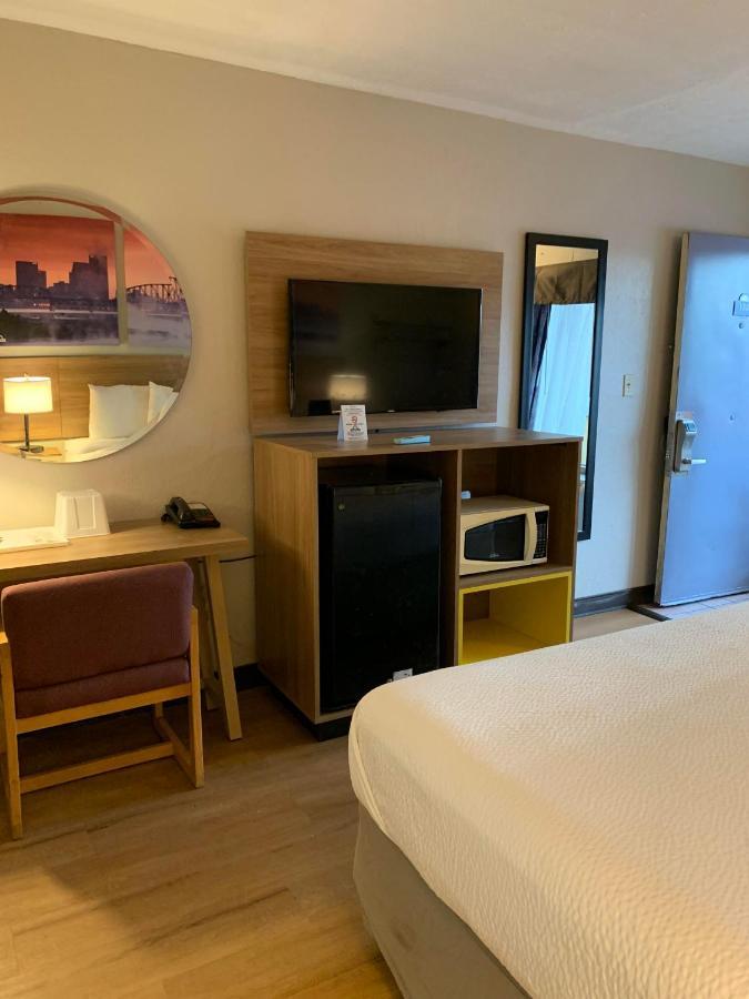 Days Inn By Wyndham Louisville Airport Fair And Expo Center Екстер'єр фото