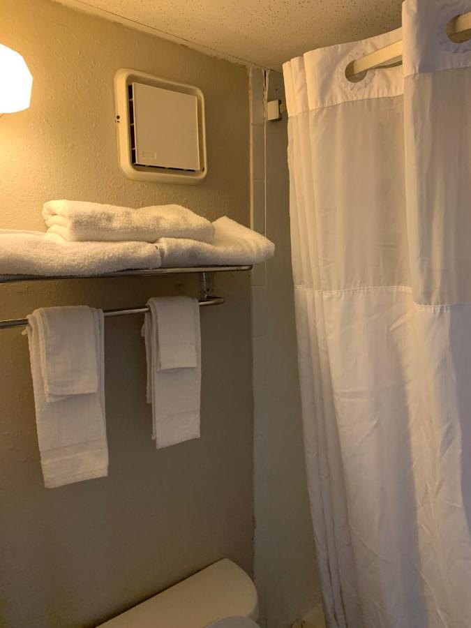 Days Inn By Wyndham Louisville Airport Fair And Expo Center Екстер'єр фото