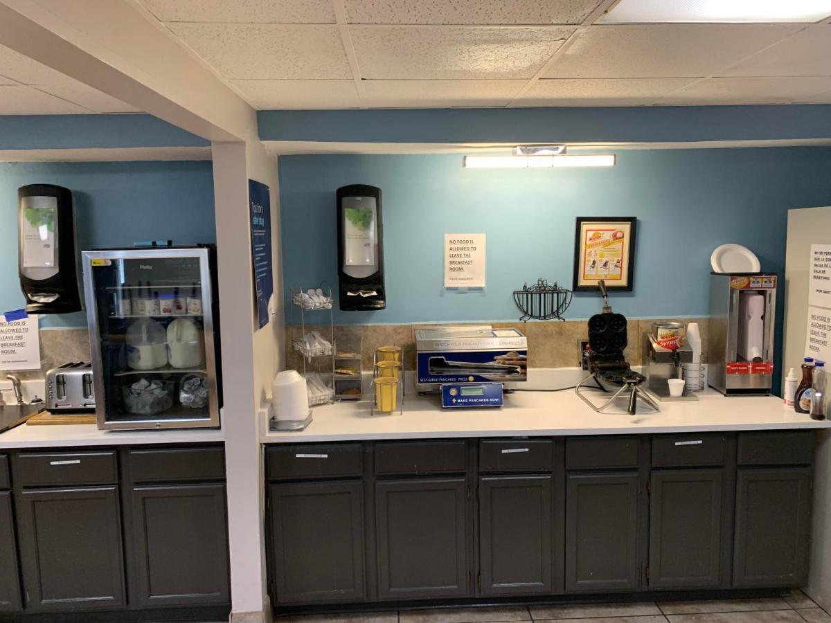 Days Inn By Wyndham Louisville Airport Fair And Expo Center Екстер'єр фото
