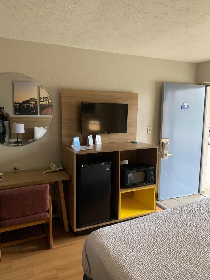 Days Inn By Wyndham Louisville Airport Fair And Expo Center Екстер'єр фото