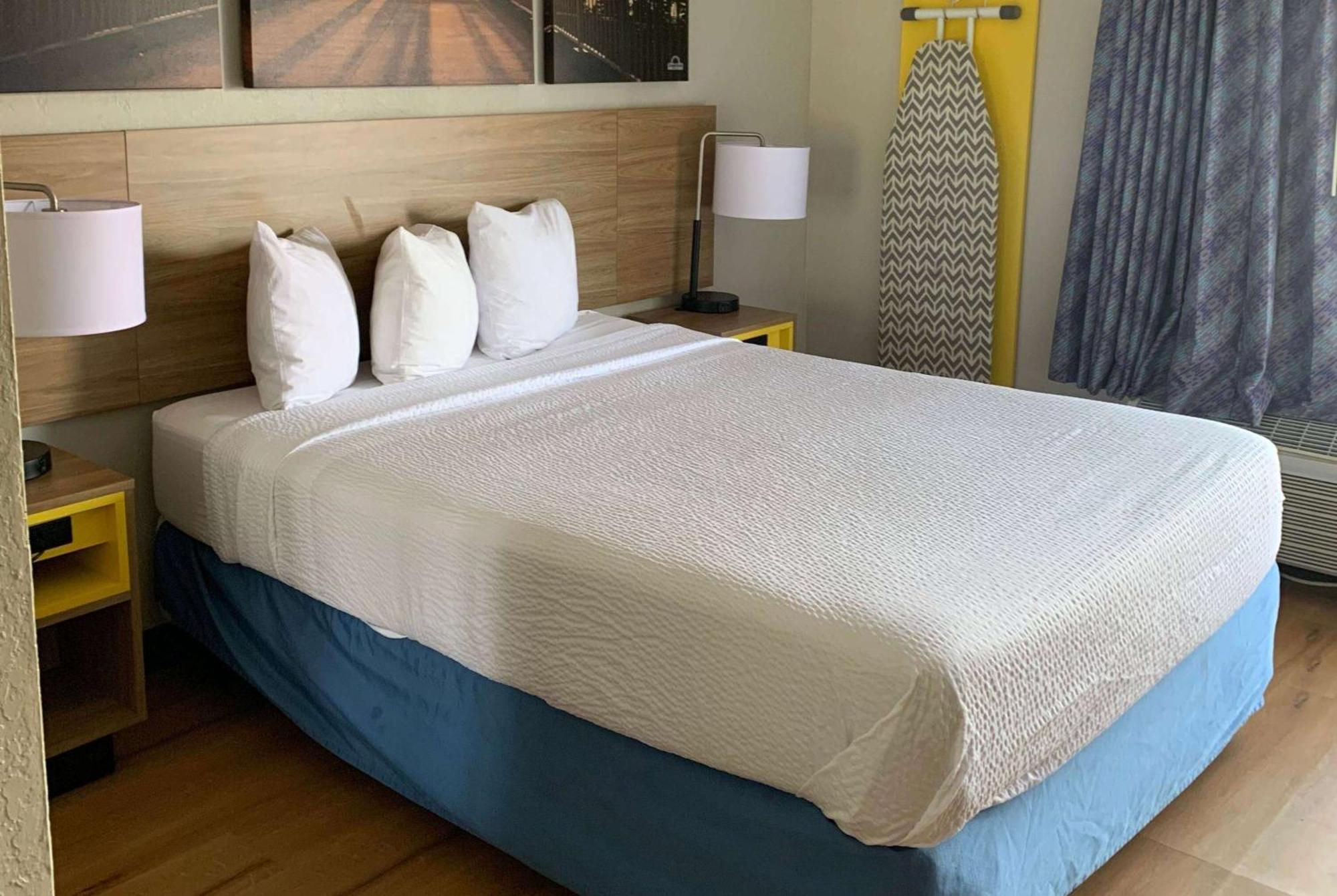 Days Inn By Wyndham Louisville Airport Fair And Expo Center Екстер'єр фото